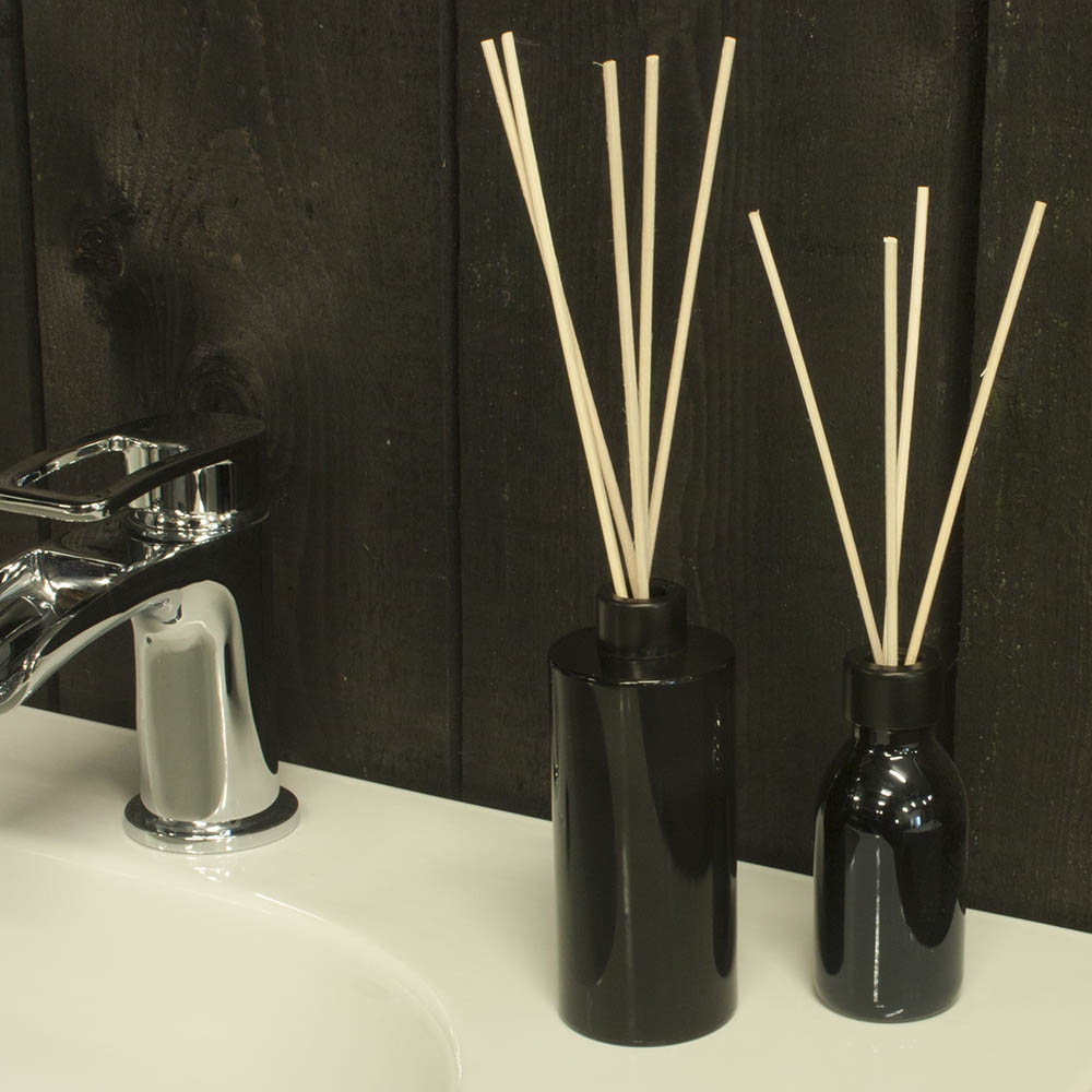 Miron Virgo en Aquarius flessen met diffuserdop Clio en rotan stokjes